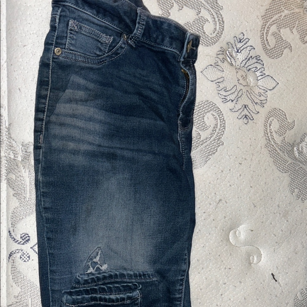 ⭐️MAURICES LG (FITS XL)Dark Wash Distressed Jeans